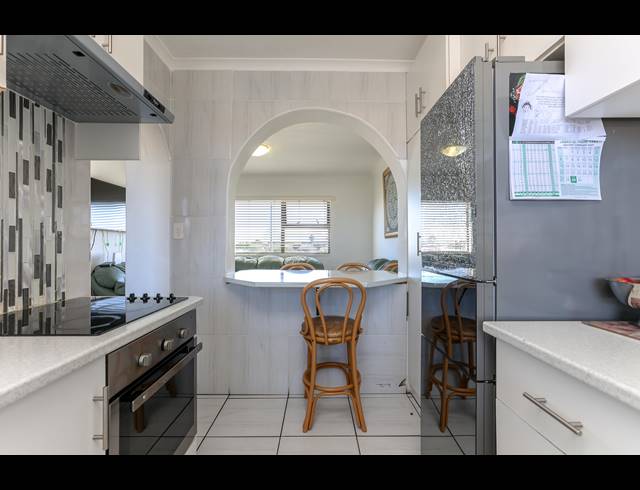 2 BEDROOM APARTMENT FOR SALE IN SURREY ESTATE
